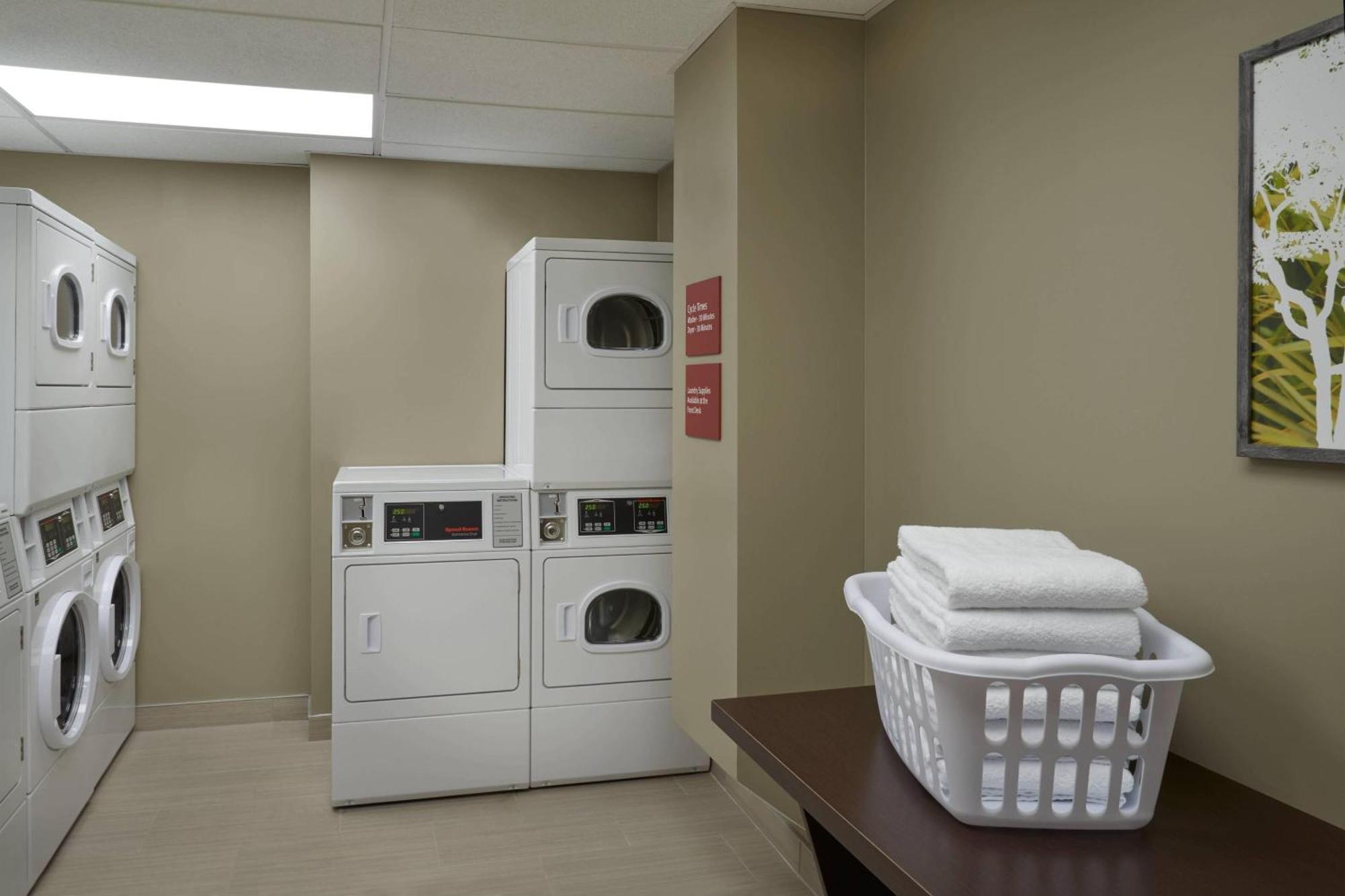 Towneplace Suites By Marriott Windsor Luaran gambar