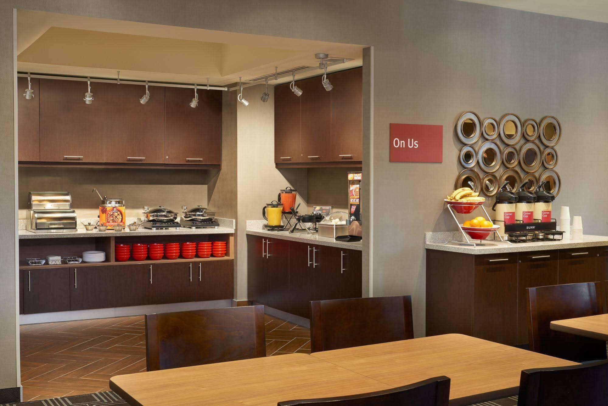 Towneplace Suites By Marriott Windsor Luaran gambar